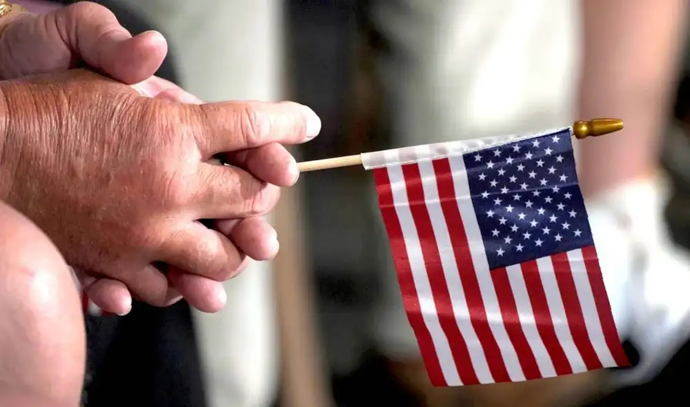 La ciudadanía estadounidense otorga ciertos derechos y privilegios exclusivos, como votar en elecciones federales y estatales. Foto: Univisión