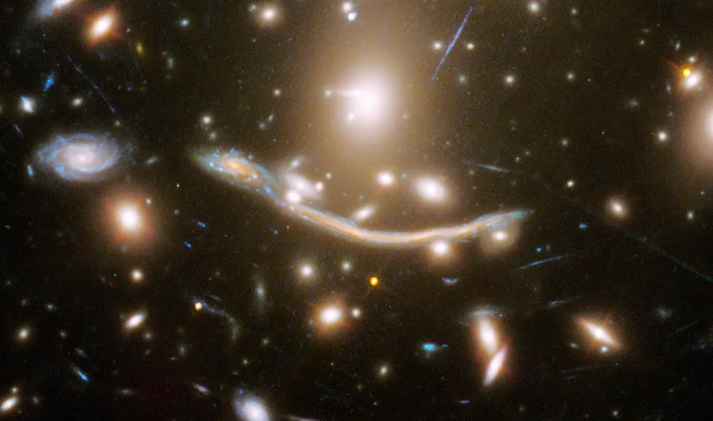 El telescopio James Webb descubre una efecto llamado Arco del dragón producto tras un efecto del lente gravitacional. Foto: James Webb El telescopio James Webb descubre una efecto llamado Arco del dragón producto tras un efecto del lente gravitacional. Foto: James Webb