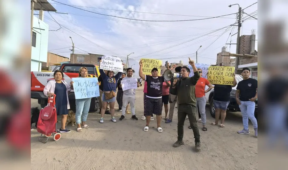 Vecinos del policía Ricardo Jiménez piden su captura y procesamiento. Foto: Sergio Verde Vecinos del policía Ricardo Jiménez piden su captura y procesamiento. Foto: Sergio Verde