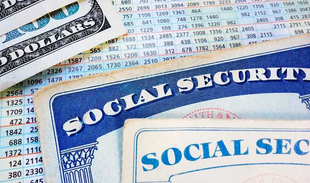 Los beneficiarios podrán verificar el nuevo monto directamente en sus notificaciones oficiales, conocidas como avisos COLA. Foto: AARP