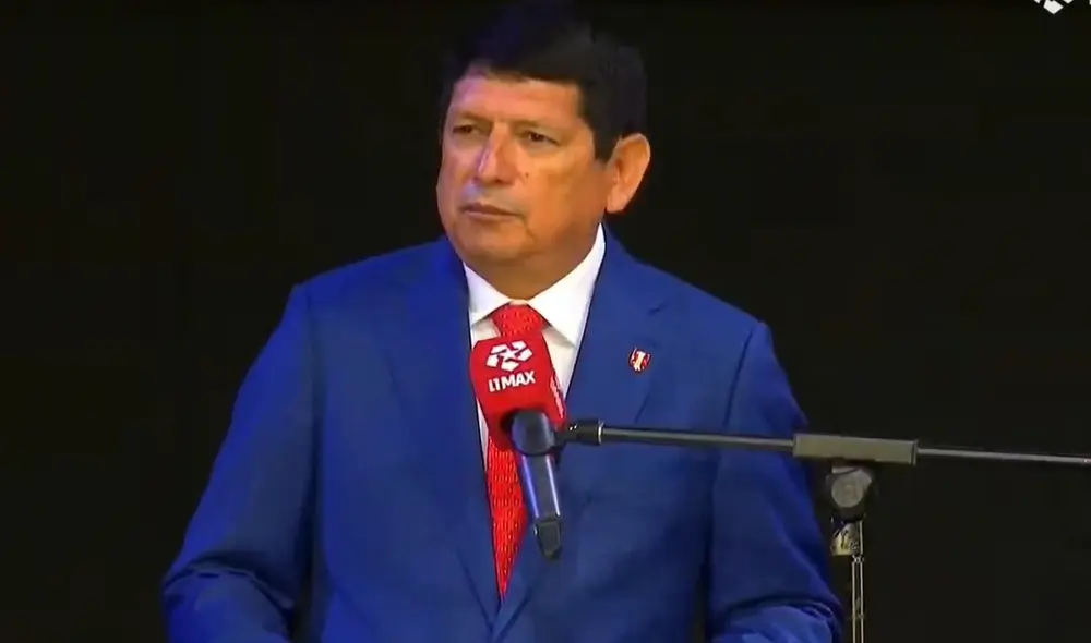 Agustín Lozano se mantendrá como presidente de la FPF hasta finales del 2025. Foto: Liga 1 Max