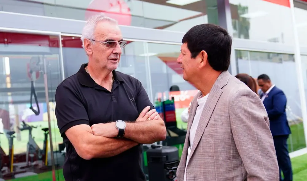 Agustín Lozano convocó a Jorge Fossati a la selección peruana tras su campeonato con Universitario. Foto: FPF