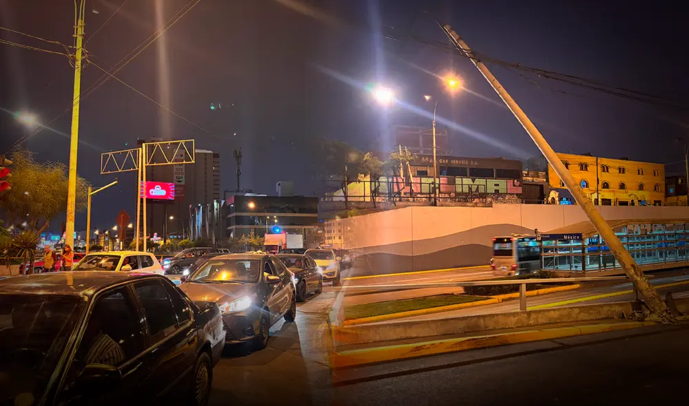Accidente de tránsito genera gran congestión vehicular en la vía expresa. Foto: Grecia Infante - La República