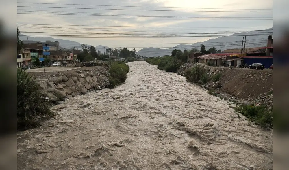 El río Rímac muestra un gran volumen desde hace días. Vecinos temen que se desborde: Foto Miguel Vásquez