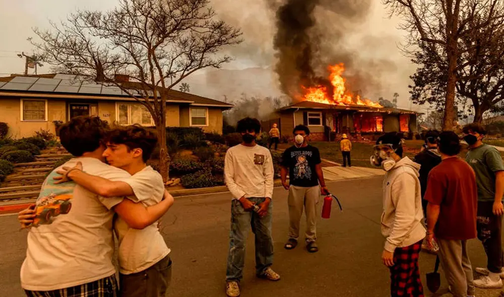 El incendio de Palisades ha dejado huellas profundas en las comunidades afectadas y plantea serios retos para la reconstrucción. Foto: Bajo Palabra El incendio de Palisades ha dejado huellas profundas en las comunidades afectadas y plantea serios retos para la reconstrucción. Foto: Bajo Palabra
