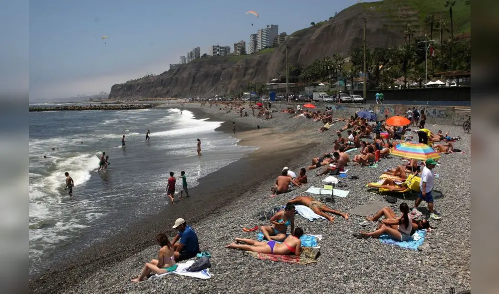 Al sur. La playa San Bartolo en Lima califica como saludable según el portal Verano Saludable del Minsa tras una reciente inspección del 9 de enero. Foto: LR
