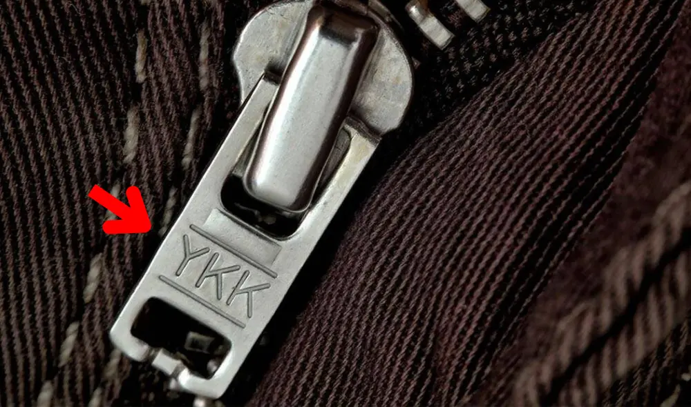La mayoría de prendas o pantalones jeans llevan grabados en el cierre o la cremallera las siglas YKK. Foto: composición LR/Difusión