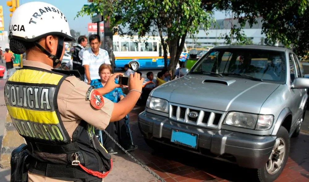 El costo para obtener el permiso de lunas polarizadas 2025 es de S/ 71.40. Foto: Andina