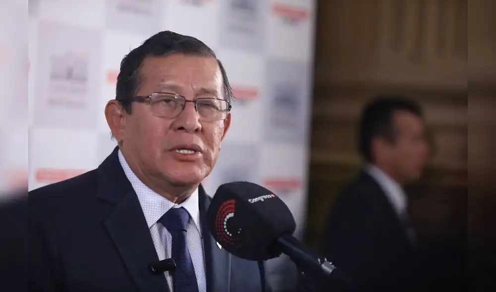 Eduardo Salhuana indicó que, en caso de aprobar la ley por insistencia, deberán convocar a un Pleno extraordinario, pero necesitarán 78 firmas. Foto: Carlos Félix/LR Eduardo Salhuana indicó que, en caso de aprobar la ley por insistencia, deberán convocar a un Pleno extraordinario, pero necesitarán 78 firmas. Foto: Carlos Félix/LR