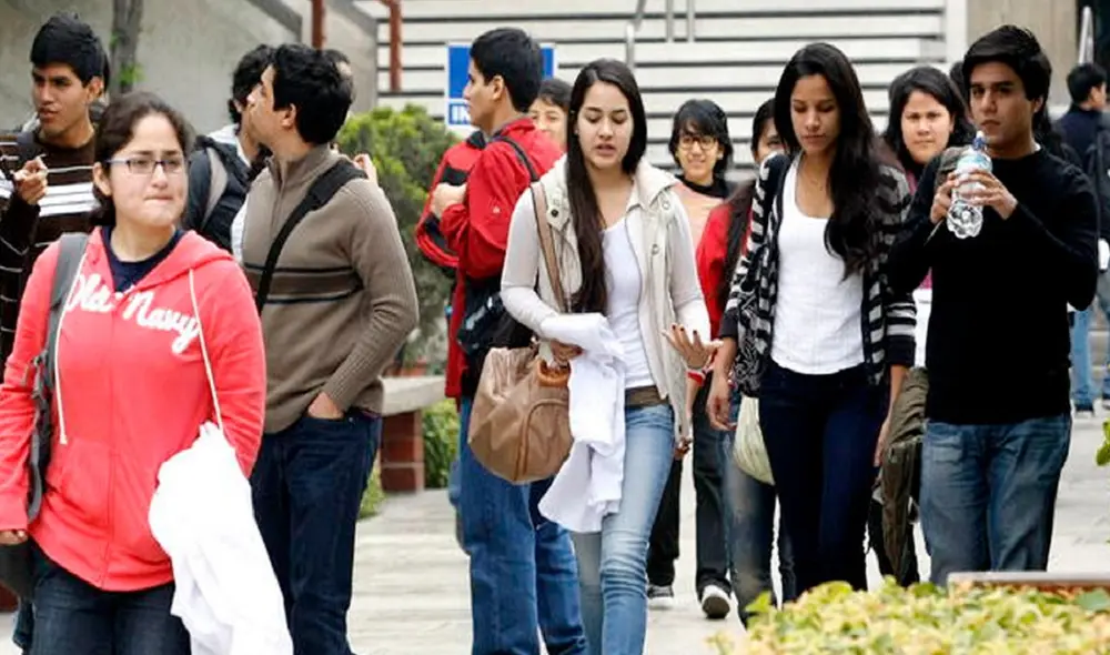 Jóvenes deben evaluar recomendaciones para escoger una universidad. Foto: La República
