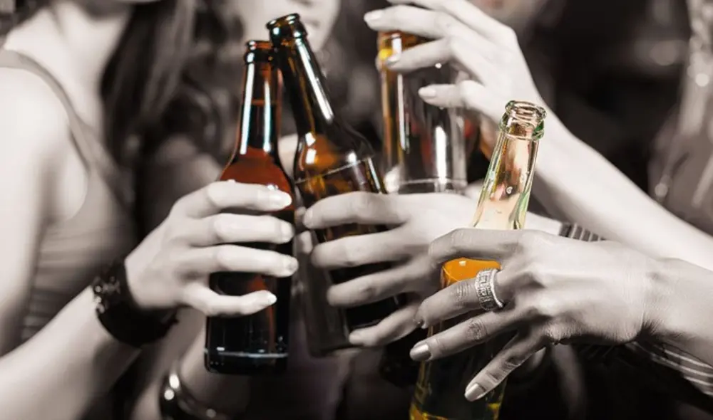Según la propuesta de ley, el consumo de alcohol puede contribuir al desarrollo de diversos tipos de cáncer. Foto: Andina Según la propuesta de ley, el consumo de alcohol puede contribuir al desarrollo de diversos tipos de cáncer. Foto: Andina