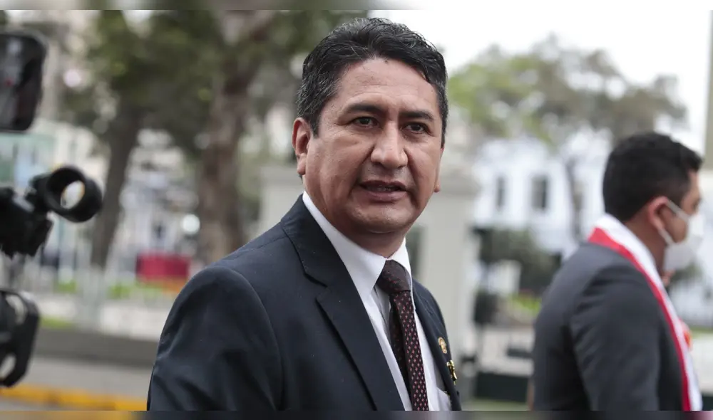 Vladimir Cerrón logra revocar orden de prisión preventiva por 18 meses en caso Antalsis