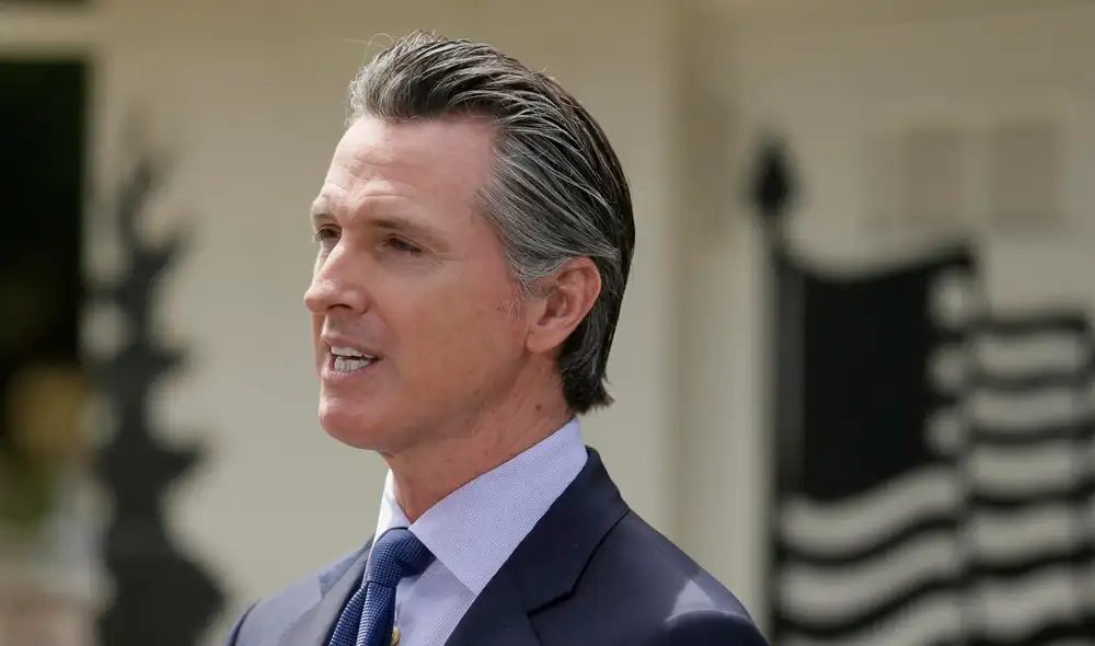 El gobernador de California anunció nueva ley que ayuda a los inmigrantes desempleados. Composición: Lr/CNN