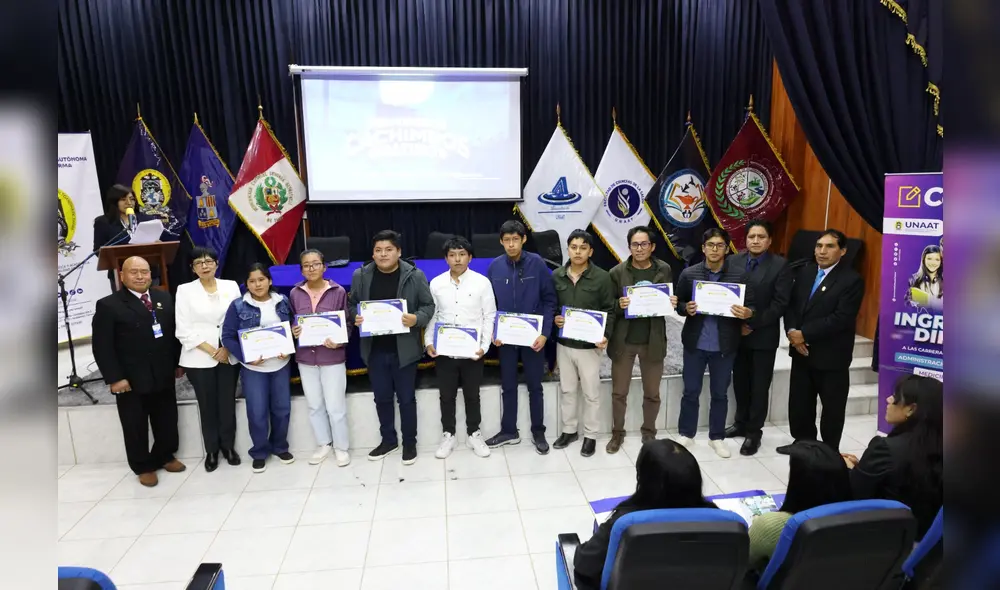Durante un acto protocolar, los nuevos estudiantes recibieron sus constancias de vacante, acompañados de sus familias. Fuente: Difusión. Durante un acto protocolar, los nuevos estudiantes recibieron sus constancias de vacante, acompañados de sus familias. Fuente: Difusión.