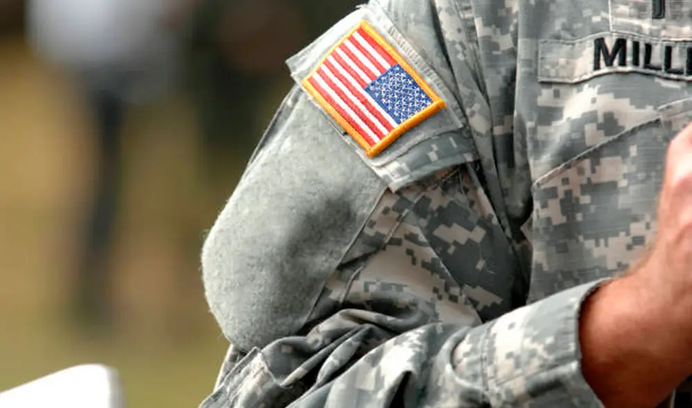 El uso de la bandera invertida no se limita a los uniformes. Vehículos militares, incluidos los aviones oficiales como el Air Force One, siguen el mismo principio. Foto: IStock