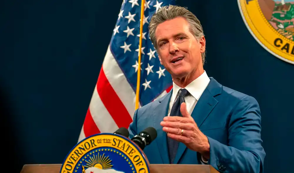 Gavin Newsom anunció una medida que ayudará a que los inmigrantes obtengan empleo. Foto: La Nación