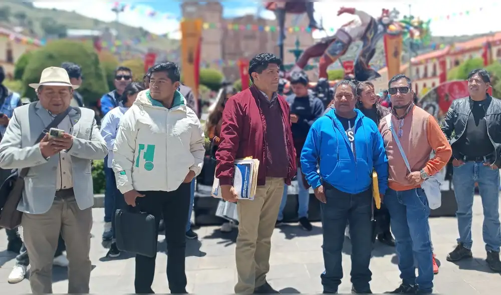 Agrupación exige su derecho a participar de la festividad de la Virgen de la Candelaria. Foto: Liubomir Fernández - La República Agrupación exige su derecho a participar de la festividad de la Virgen de la Candelaria. Foto: Liubomir Fernández - La República