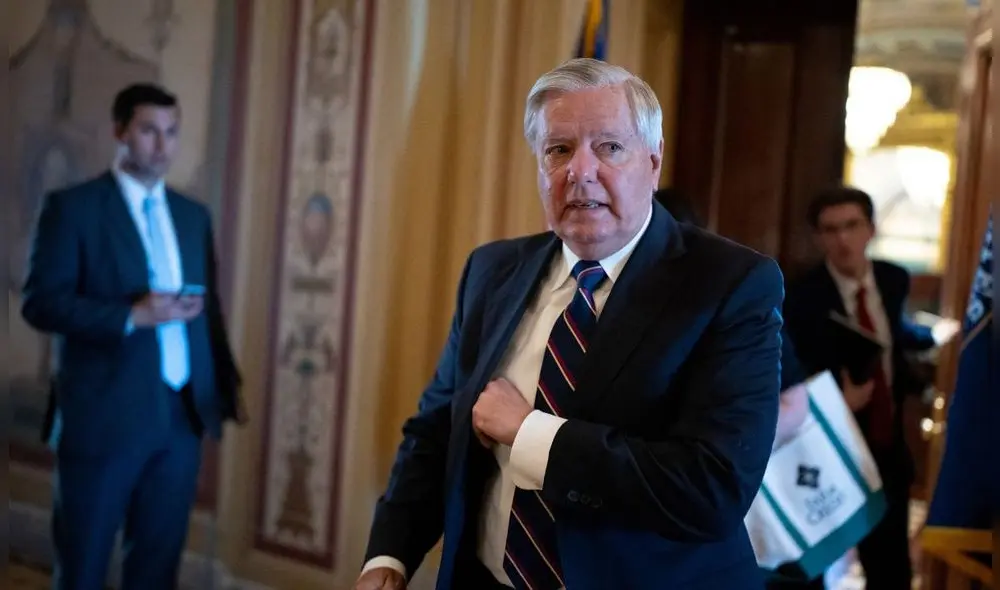 La elección de Donald Trump de otorgar indultos a los involucrados en el asalto ha desencadenado un renovado debate sobre la justicia y la responsabilidad en Estados Unidos. Foto: AFP