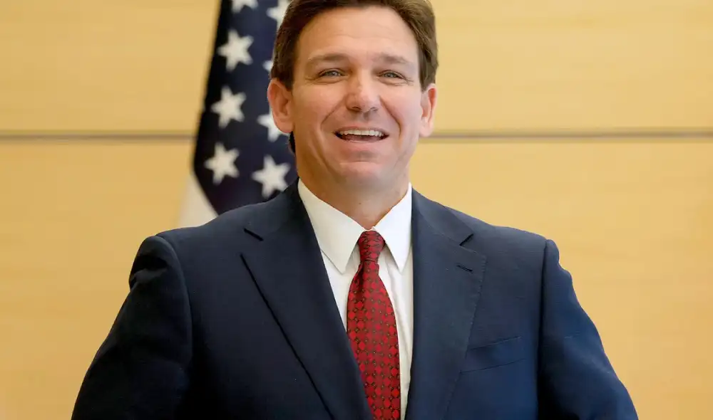 Ron DeSantis busca facilitar las condiciones de trabajo para miles de empleados provenientes de otros estados. Foto: EFE