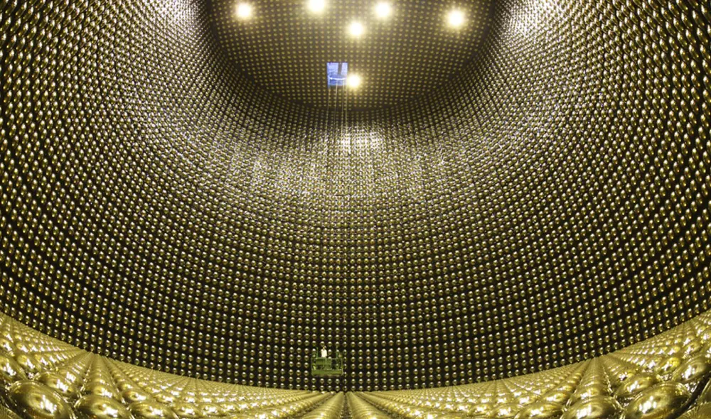 El Hyper-Kamiokande será un tanque en forma de tambor con 71 metros de profundidad. Su interior estará recubierto detectores capaces de registrar los destellos producidos por partículas cargadas. Foto: Universidad de Tokio