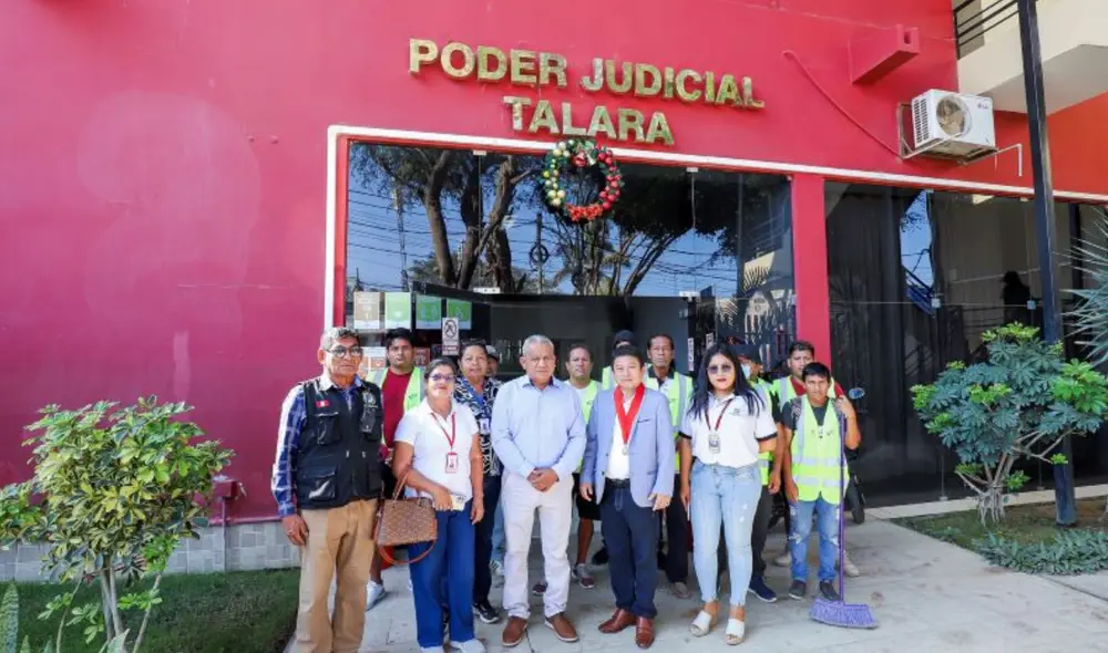Un grupo de 22 sentenciados por delitos realizó labores de limpieza en las calles de Talara, en el marco de una campaña de resocialización de la Corte Superior de Justicia de Sullana. Fuente: Difusión. Un grupo de 22 sentenciados por delitos realizó labores de limpieza en las calles de Talara, en el marco de una campaña de resocialización de la Corte Superior de Justicia de Sullana. Fuente: Difusión.