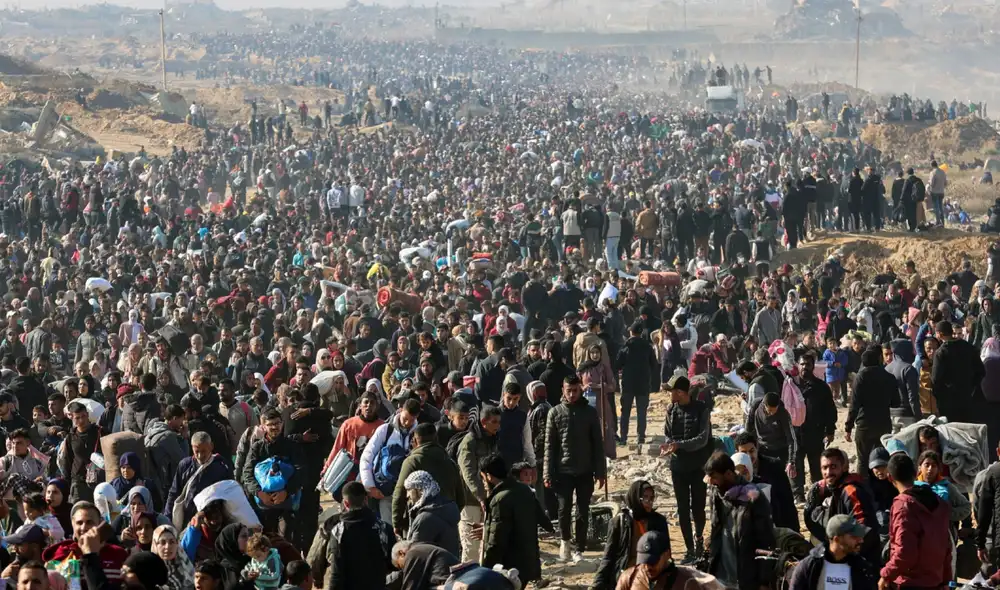 Decenas de miles de palestinos vienen trasladándose hacia el norte de Gaza. Foto: TeleMundo