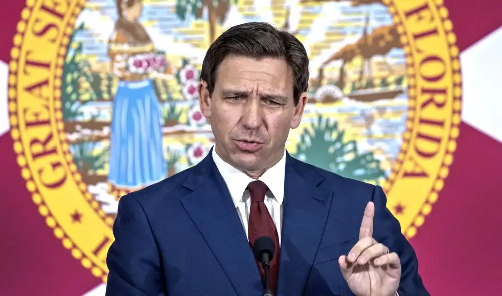 Ron DeSantis busca imponer medidas migratorias al estilo Trump en Florida. Foto: EFE