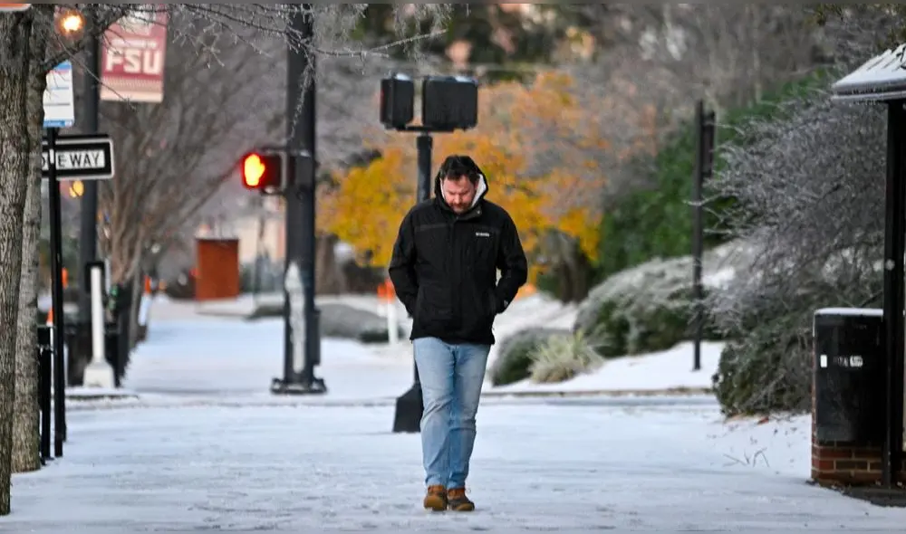 El gobernador Ron DeSantis declaró el estado de emergencia en las regiones más afectadas de Florida. Foto: AFP. El gobernador Ron DeSantis declaró el estado de emergencia en las regiones más afectadas de Florida. Foto: AFP.