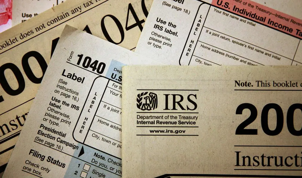 Todos los individuos y empresas con ingresos en Estados Unidos deben presentar una declaración de impuestos al IRS. Foto: CNN