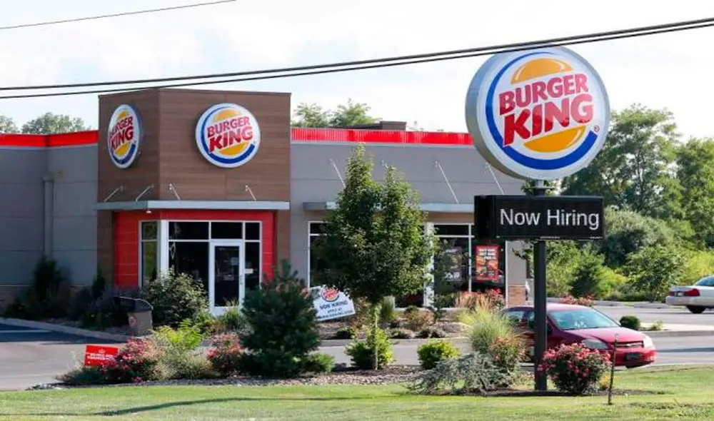 Según trascendió, la compañía anunció el cierre definitivo de 50 locales en Estados Unidos y Colombia. Foto: Yahoo Noticias