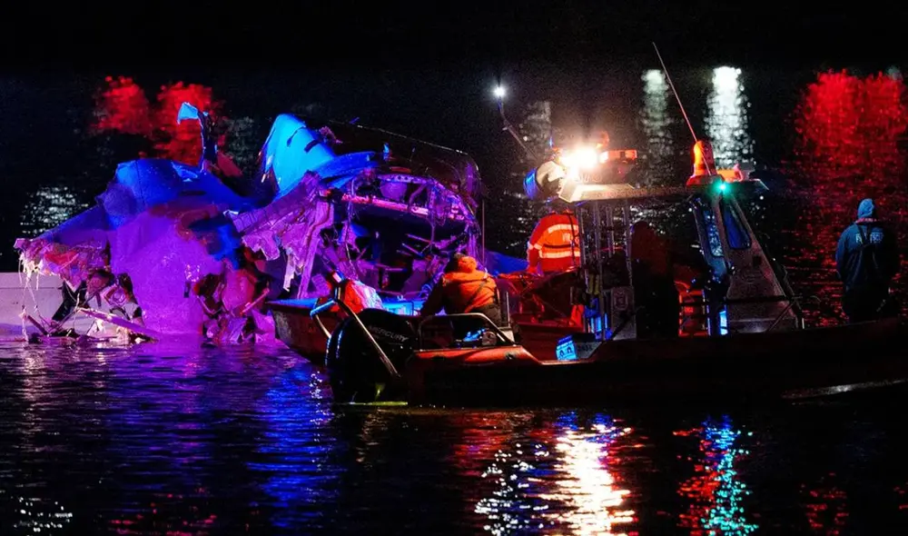 El jefe de bomberos confirmó la recuperación de 27 cuerpos del avión y uno del helicóptero. Foto: Fox News