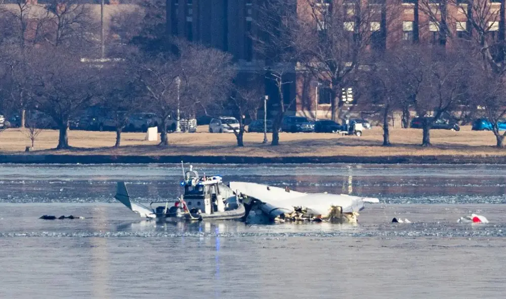 La FAA investiga las prácticas laborales tras el accidente aéreo en Washington. Foto: López-Dóriga Digital La FAA investiga las prácticas laborales tras el accidente aéreo en Washington. Foto: López-Dóriga Digital