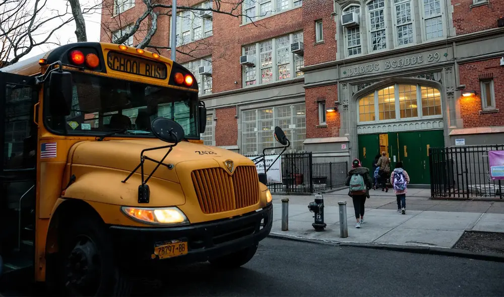 Las escuelas en Nueva York deben ser refugios seguros donde todos los estudiantes reciban educación gratuita, sin temor a intervenciones del ICE, garantizando así su derecho a aprender. Foto: NY Noticias Las escuelas en Nueva York deben ser refugios seguros donde todos los estudiantes reciban educación gratuita, sin temor a intervenciones del ICE, garantizando así su derecho a aprender. Foto: NY Noticias