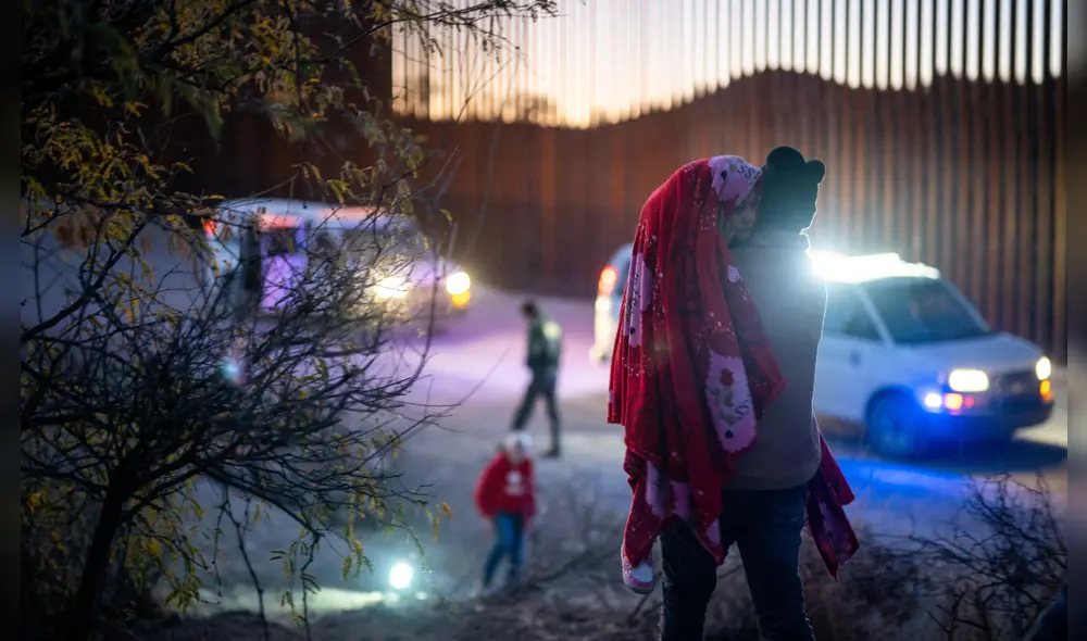 Los agentes federales llevan a cabo múltiples operativos  para detectar a los extranjeros no autorizados y deportarlos. Foto: AFP