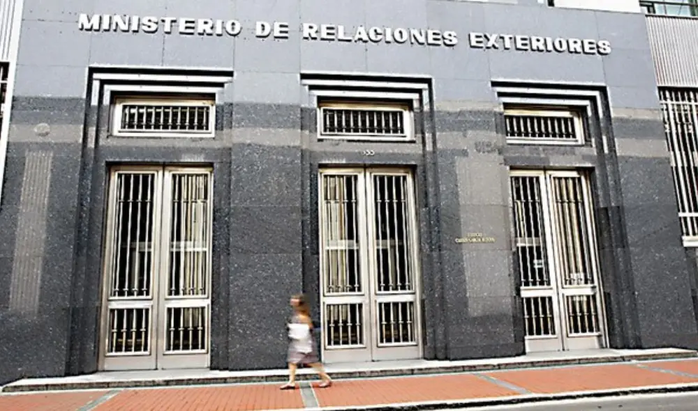 Excanciller Miguel Rodríguez Mackay calificó como "fascista" el "certificado de pobreza" solicitado por la Cancillería. Foto: El Peruano