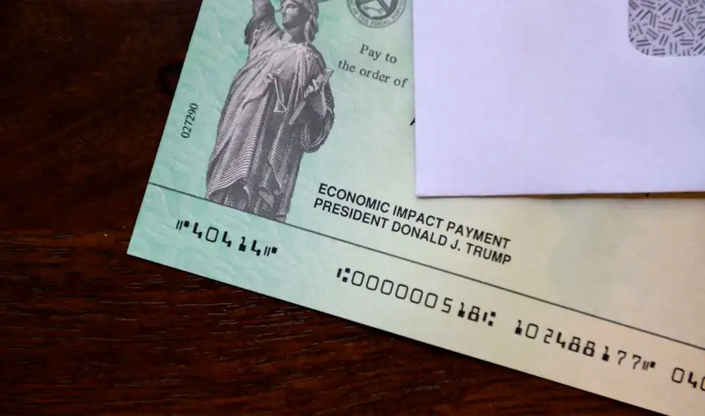 En California están repartiendo cheques de estímulo para ayudar a la población. Foto: Excelsior California