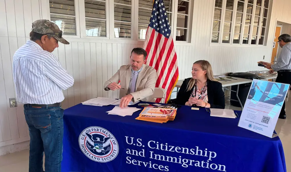 Es importante que los solicitantes presten atención a las instrucciones del USCIS sobre cómo presentar estos formularios correctamente. Foto: HS Today