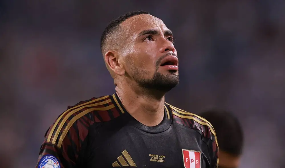 Alexander Callens juega en el AEK Atenas de Grecia, a donde llegó en 2023 proveniente de Girona. Foto: AFP