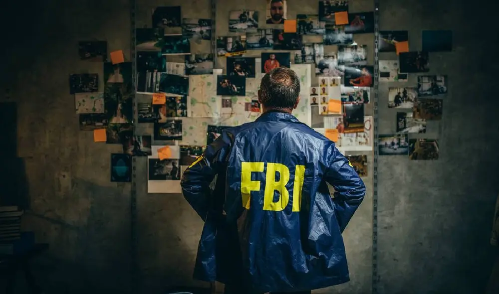 Gran trabajo de los oficiales del FBI atraparon a peligroso fugitivo. Composición: FBI