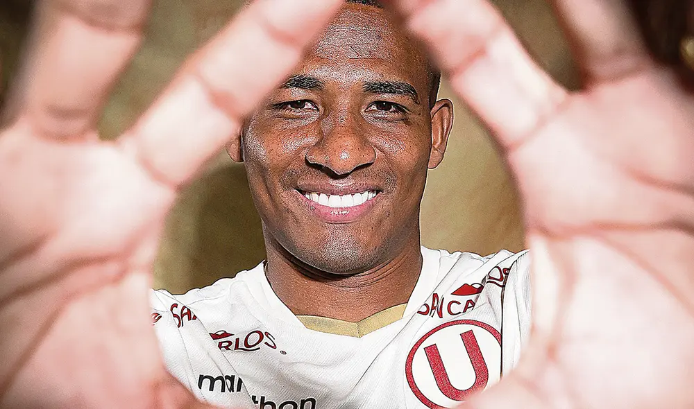 Veloz y potente. El futbolista ecuatoriano José Carabalí con la camiseta de Universitario. Foto: difusión Veloz y potente. El futbolista ecuatoriano José Carabalí con la camiseta de Universitario. Foto: difusión