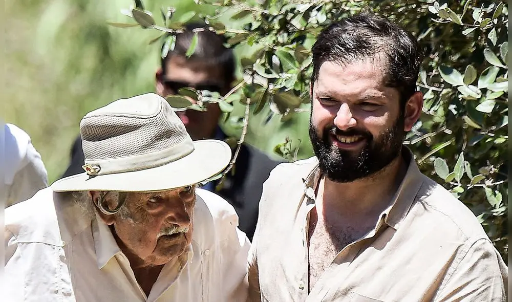 Gabriel Boric sostuvo un emotivo encuentro con el expresidente uruguayo José "Pepe" Mujica. Foto: AFP. Gabriel Boric sostuvo un emotivo encuentro con el expresidente uruguayo José "Pepe" Mujica. Foto: AFP.