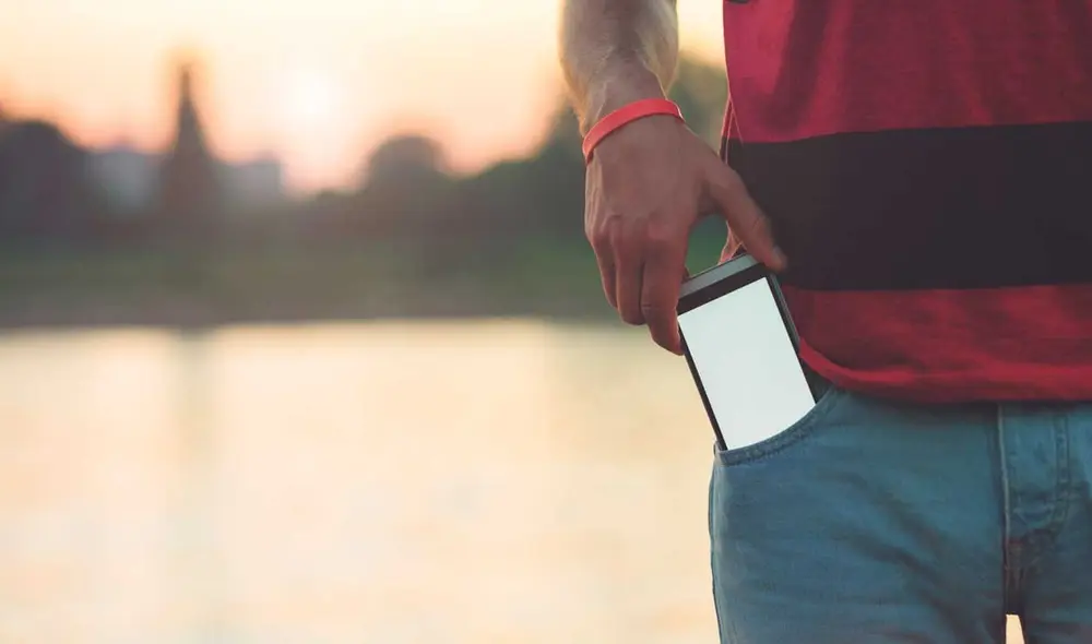 Un celular desbloqueado accidentalmente puede agotar más rápido la batería. Foto: Univisión.