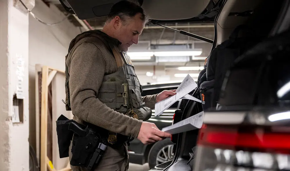 A pesar de no contar con la licencia de conducir, un inmigrante libró la detención de una autoridad migratoria en Illinois. Foto: Bloomberg Línea