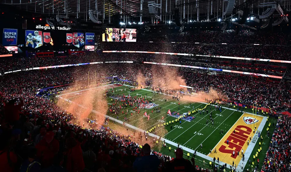 Un partido normal de fútbol americano puede durar unas tres horas, pero el Super Bowl excede ese tiempo. Foto: AFP Un partido normal de fútbol americano puede durar unas tres horas, pero el Super Bowl excede ese tiempo. Foto: AFP