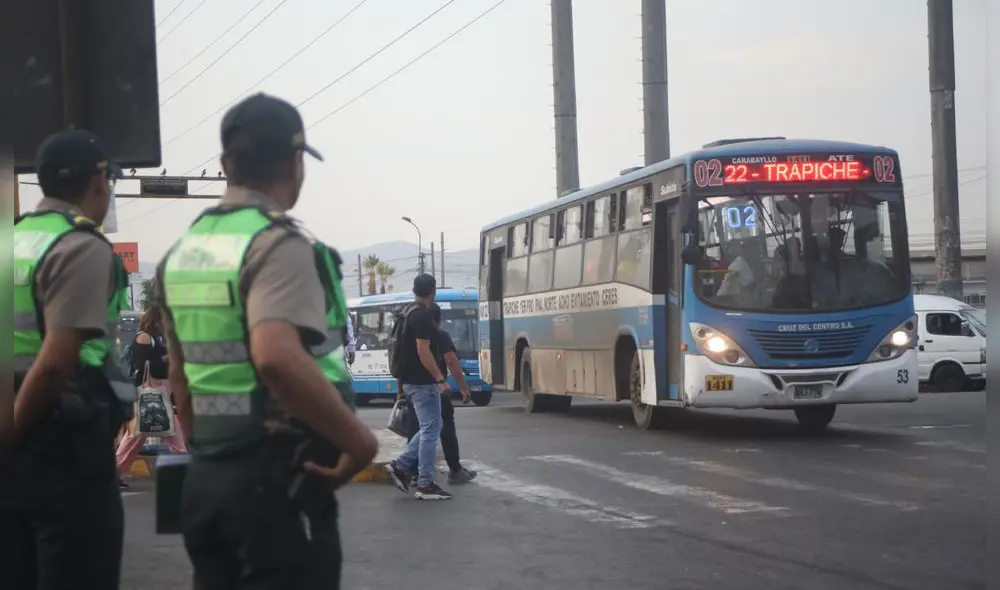 Sector de transportistas acató paro, mientras que otros salieron a las calles de Lima y Callao. Foto: Carlos Félix/La República Sector de transportistas acató paro, mientras que otros salieron a las calles de Lima y Callao. Foto: Carlos Félix/La República