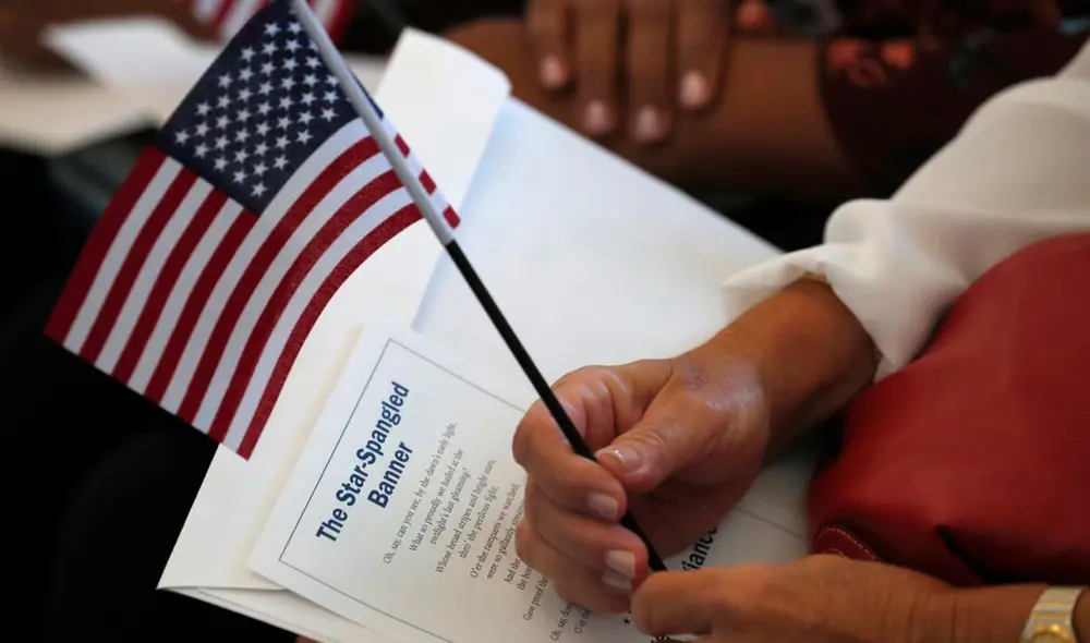 Para naturalizarse, los solicitantes deben superar exámenes de inglés y educación cívica. Foto: Los Ángeles Times