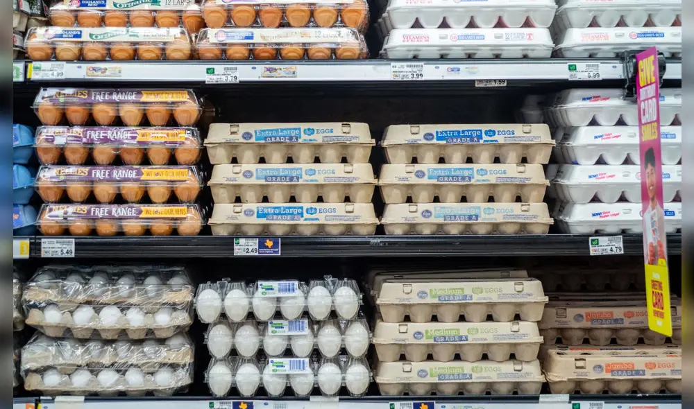El costo de una docena de huevos podría alcanzar los US$5, lo que representaría un nuevo récord en el mercado. Foto: CNN