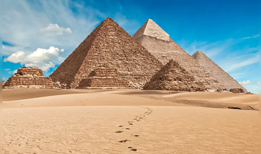 Las pirámides de Guiza, especialmente la Gran Pirámide de Keops, siguen siendo uno de los mayores enigmas. Foto: Shutterstock.