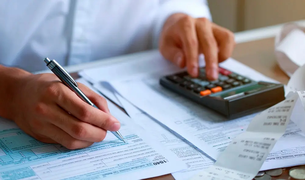 El cumplimiento de plazos es crucial; para el año fiscal 2024, la fecha límite es el 15 de abril de 2025. Foto: Telemundo