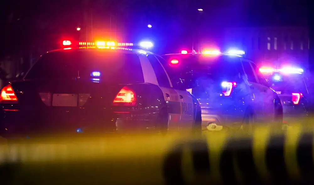 El sargento ya contaba con problemas legales previos, incluidos cargos por conducir bajo los efectos del alcohol en 2011, lo que aumenta la preocupación por su conducta. Foto: Telemundo El sargento ya contaba con problemas legales previos, incluidos cargos por conducir bajo los efectos del alcohol en 2011, lo que aumenta la preocupación por su conducta. Foto: Telemundo